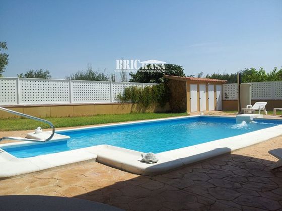 Foto 1 de Chalet en venta en Malpartida de Cáceres de 3 habitaciones con piscina y garaje