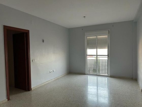 Foto 2 de Pis en venda a Palacios y Villafranca (Los) de 3 habitacions amb balcó i ascensor