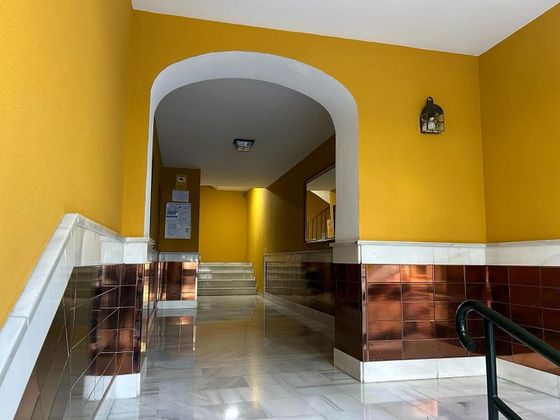 Foto 2 de Pis en lloguer a Montequinto de 3 habitacions amb terrassa i aire acondicionat