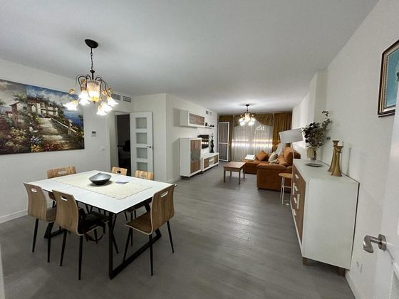 Foto 2 de Alquiler de piso en Montequinto de 3 habitaciones con piscina y garaje