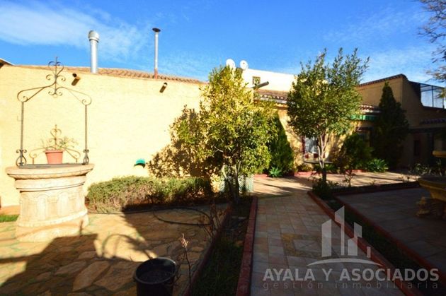 Foto 2 de Casa rural en venta en La Aljorra de 3 habitaciones con garaje y jardín