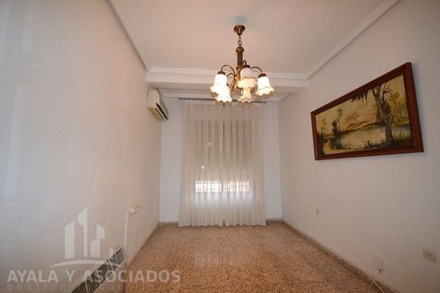 Foto 2 de Pis en venda a Los Barreros de 4 habitacions amb balcó i aire acondicionat