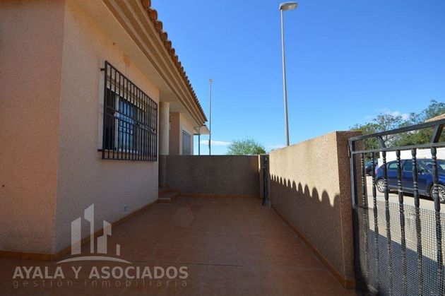 Foto 2 de Casa adossada en venda a La Palma de 4 habitacions amb terrassa i garatge