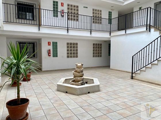 Foto 1 de Venta de piso en Iznalloz de 2 habitaciones con terraza y piscina