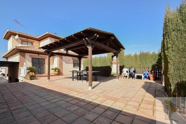 Foto 2 de Venta de chalet en Alhendín de 5 habitaciones con terraza y piscina