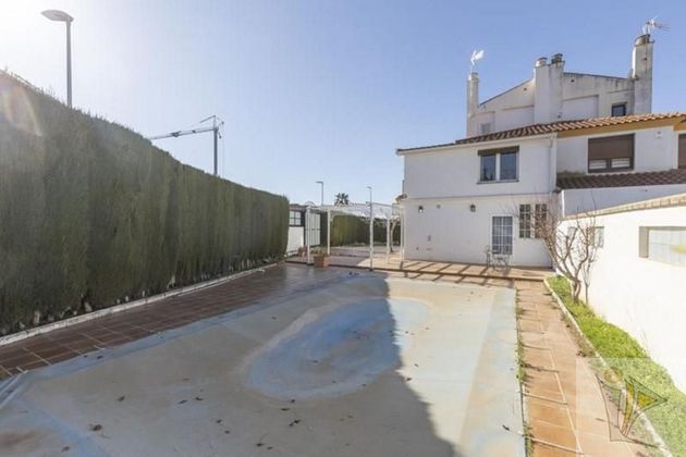 Foto 2 de Venta de casa en Peligros de 3 habitaciones con terraza y piscina