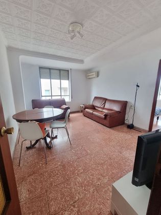 Foto 1 de Pis en lloguer a calle Asturias de 4 habitacions amb mobles i balcó