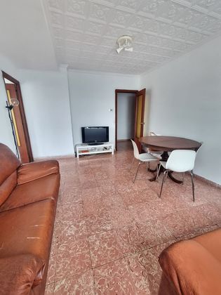 Foto 2 de Alquiler de piso en calle Asturias de 4 habitaciones con muebles y balcón