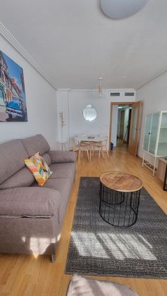 Foto 2 de Alquiler de piso en avenida Juan de Borbón de 2 habitaciones con garaje y muebles
