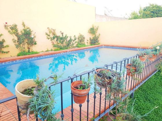 Foto 2 de Chalet en venta en Gines de 5 habitaciones con piscina y jardín