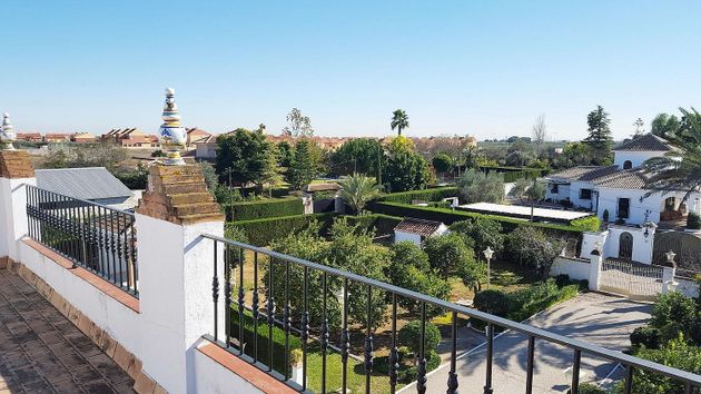 Foto 2 de Xalet en venda a Sanlúcar la Mayor de 5 habitacions amb terrassa i piscina