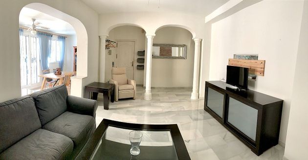 Foto 2 de Casa adossada en venda a Playa Bajadilla - Puertos de 3 habitacions amb terrassa