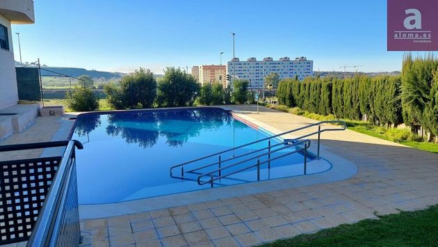 Foto 1 de Pis en lloguer a Ruta de la Plata de 4 habitacions amb terrassa i piscina