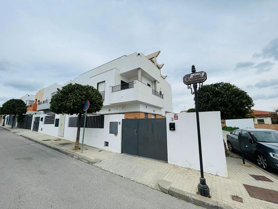 Foto 1 de Casa en venda a calle Matrona Rosario Ramos de 4 habitacions amb terrassa i garatge