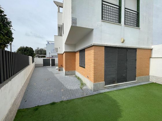 Foto 2 de Casa en venda a calle Matrona Rosario Ramos de 4 habitacions amb terrassa i garatge