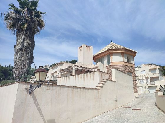 Foto 1 de Casa adossada en venda a calle Olivo de 2 habitacions amb terrassa i piscina