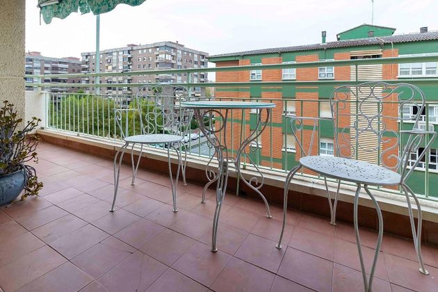Foto 2 de Pis en venda a Huerta Rosales - Valdepasillas de 5 habitacions amb terrassa i balcó