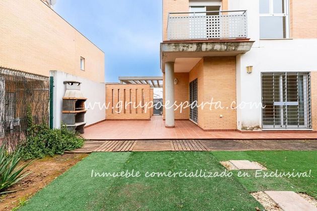 Foto 1 de Casa en venda a calle Colombia de 5 habitacions amb terrassa i piscina