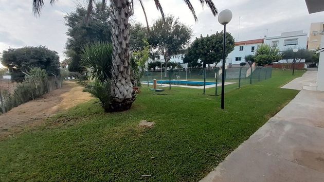 Foto 1 de Casa en venda a Nueva Alcalá de 5 habitacions amb terrassa i piscina