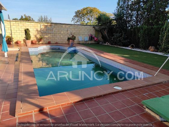 Foto 1 de Venta de chalet en Mairena del Alcor de 3 habitaciones con terraza y piscina