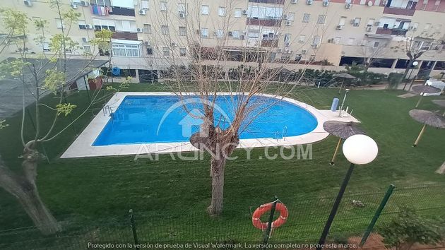 Foto 2 de Venta de casa en Nueva Alcalá de 4 habitaciones con terraza y piscina