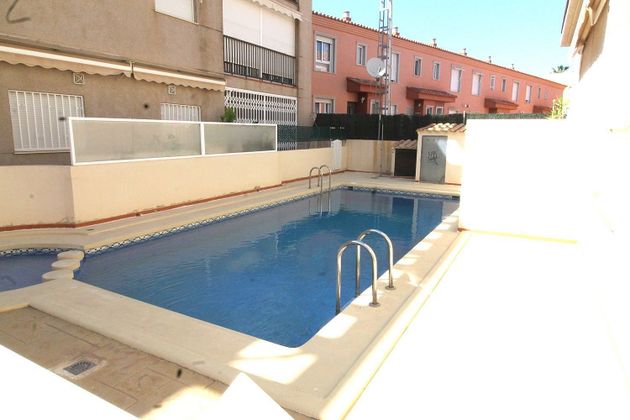 Foto 1 de Alquiler de piso en Playa de Puçol de 2 habitaciones con terraza y piscina