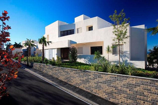 Foto 1 de Ático en venta en Los Monteros - Bahía de Marbella de 3 habitaciones con terraza y piscina