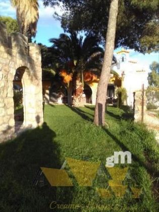 Foto 2 de Xalet en venda a Villanueva de la Serena de 6 habitacions amb piscina i jardí