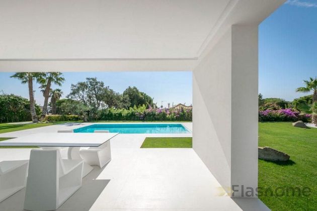 Foto 2 de Casa en venda a Los Naranjos - Las Brisas de 4 habitacions amb terrassa i piscina