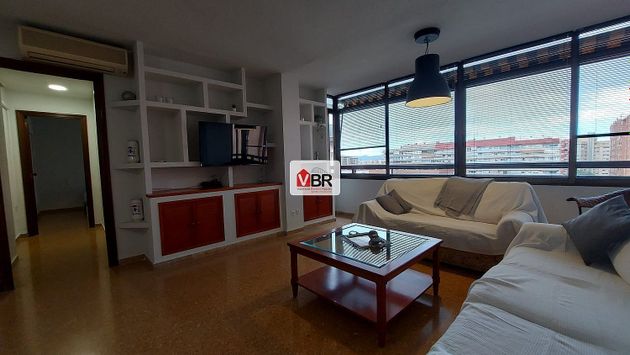 Foto 2 de Pis en lloguer a La Vega Baixa de 4 habitacions amb mobles i aire acondicionat