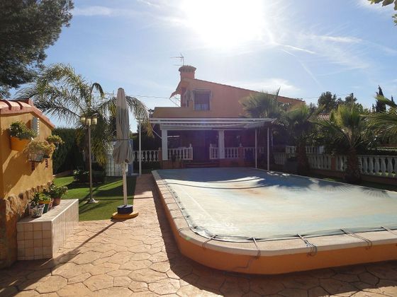 Foto 2 de Venta de chalet en Godelleta de 5 habitaciones con terraza y piscina