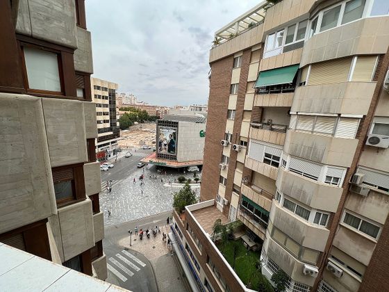 Foto 1 de Venta de piso en Centro - Murcia de 4 habitaciones con garaje y ascensor