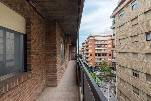 Foto 2 de Venta de piso en calle Alejandro Seiquer de 5 habitaciones con terraza y garaje