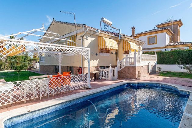 Foto 2 de Casa en venda a Cúllar Vega de 4 habitacions amb terrassa i piscina