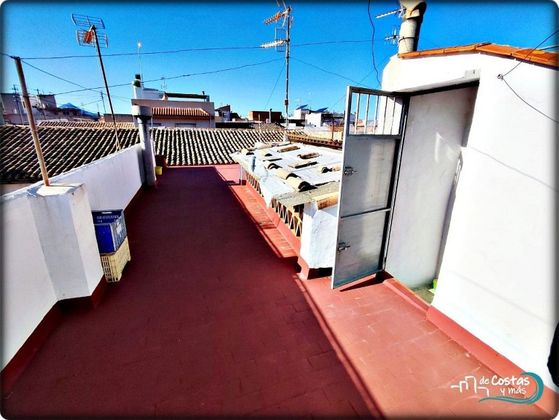 Foto 2 de Casa en venda a calle La Corbella de 4 habitacions amb terrassa