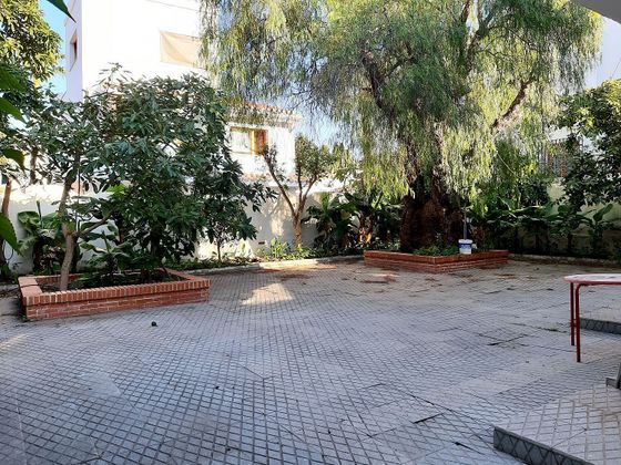Foto 2 de Xalet en venda a calle Chucha de 4 habitacions amb terrassa i jardí
