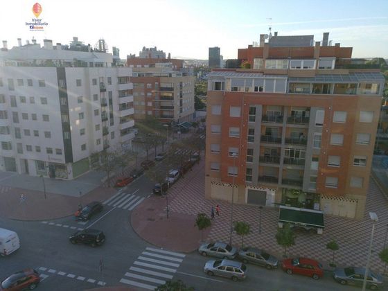 Foto 2 de Venta de piso en Juan Carlos I de 3 habitaciones con terraza y garaje