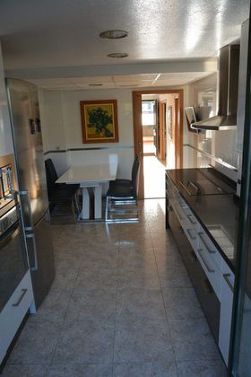 Foto 1 de Venta de casa adosada en Juan Carlos I de 5 habitaciones con terraza y garaje