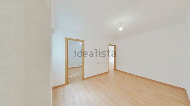 Foto 2 de Piso en alquiler en calle De Higinio Noja Professor de 2 habitaciones y 52 m²