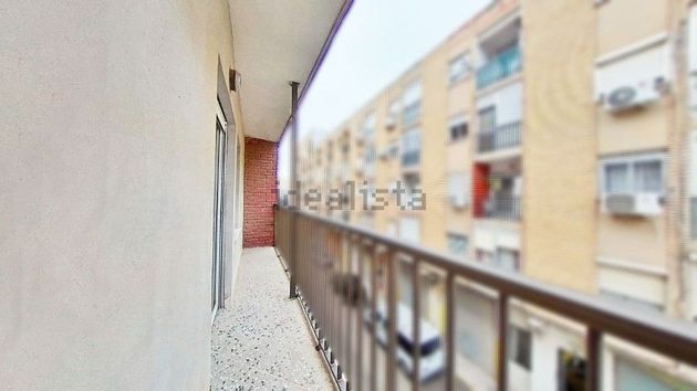 Foto 2 de Piso en alquiler en calle Vicente Aleixandre de 3 habitaciones con balcón