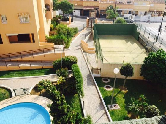 Foto 2 de Piso en alquiler en Los Pacos de 2 habitaciones con terraza y piscina