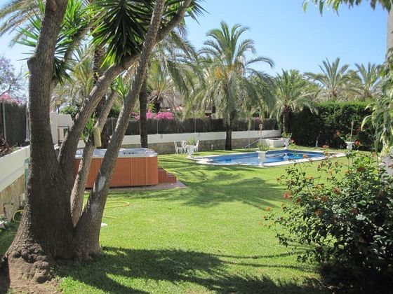 Foto 1 de Xalet en venda a Nueva Andalucía centro de 7 habitacions amb terrassa i piscina