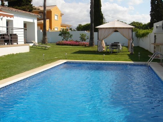 Foto 1 de Venta de chalet en San Pedro de Alcántara pueblo de 3 habitaciones con terraza y piscina
