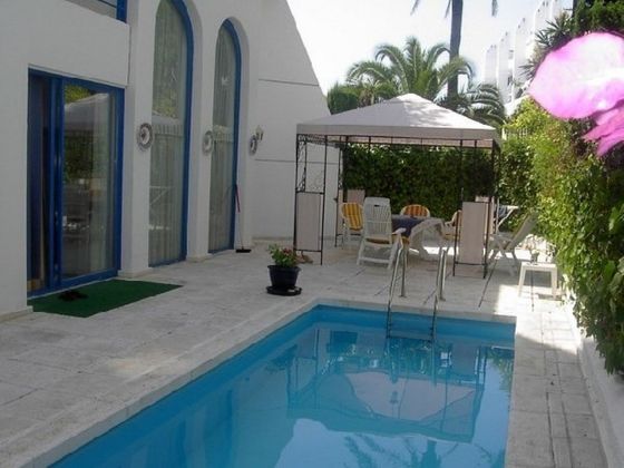 Foto 1 de Dúplex en venda a Playa de la Fontanilla de 3 habitacions amb terrassa i piscina