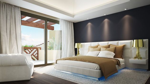 Foto 2 de Casa adossada en venda a El Higueral - La Merced de 3 habitacions amb terrassa i piscina