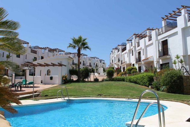 Foto 1 de Pis en venda a San Roque de 3 habitacions amb terrassa i piscina
