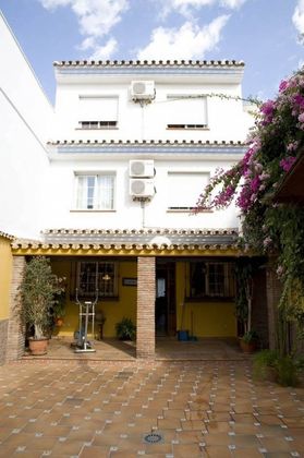 Foto 1 de Casa adossada en venda a Casco Antiguo de 4 habitacions amb terrassa i jardí