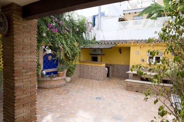 Foto 2 de Casa adossada en venda a Casco Antiguo de 4 habitacions amb terrassa i jardí
