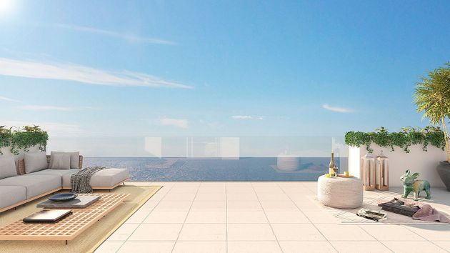 Foto 1 de Àtic en venda a El Faro de Calaburra - Chaparral de 4 habitacions amb terrassa i piscina