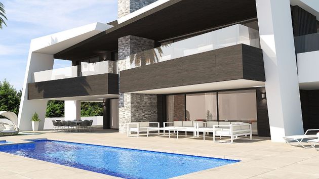 Foto 1 de Chalet en venta en Nueva Andalucía centro de 4 habitaciones con terraza y piscina